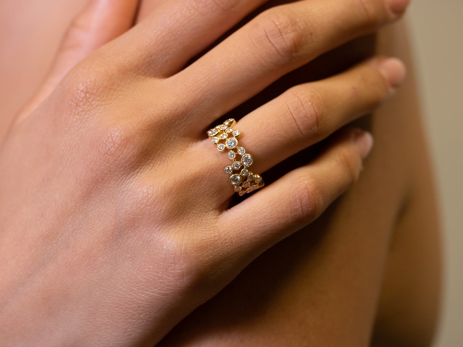 Unique Diamond Bubble Ring: A Contemporary Design