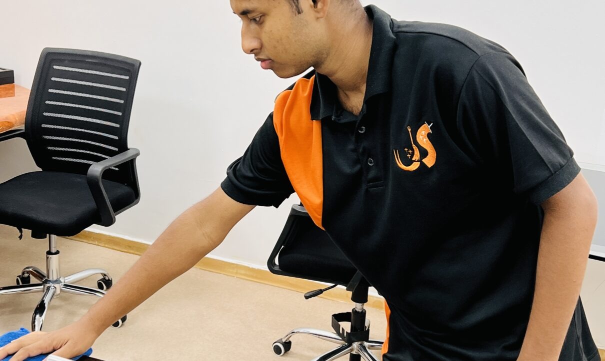 Office Cleaning Services Dubai for Dust-Free Desks and Carpets