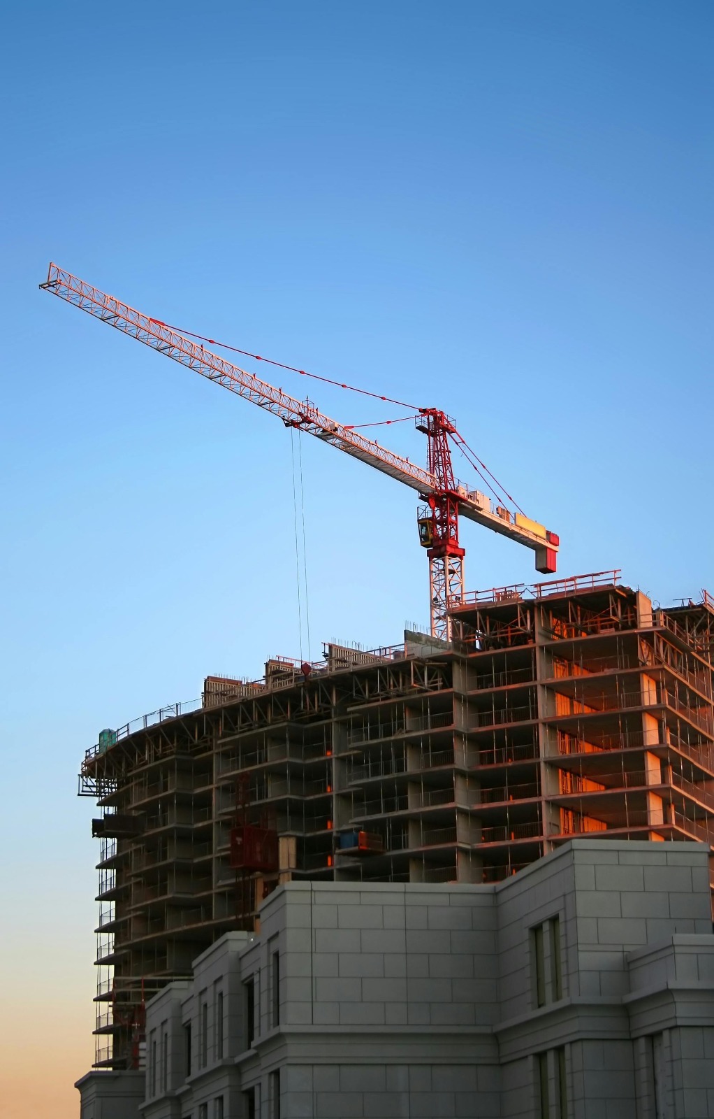 Contractor Apprenticeship vs. Traditional Apprenticeship Programs