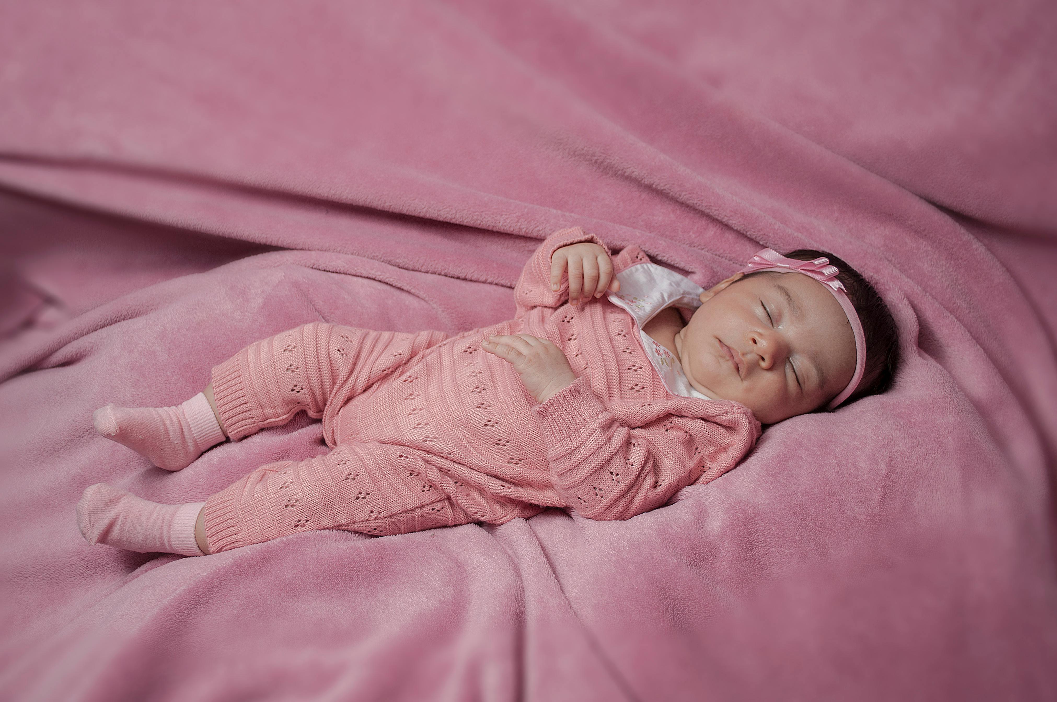 La couverture bébé naissance : le must-have pour les premières semaines