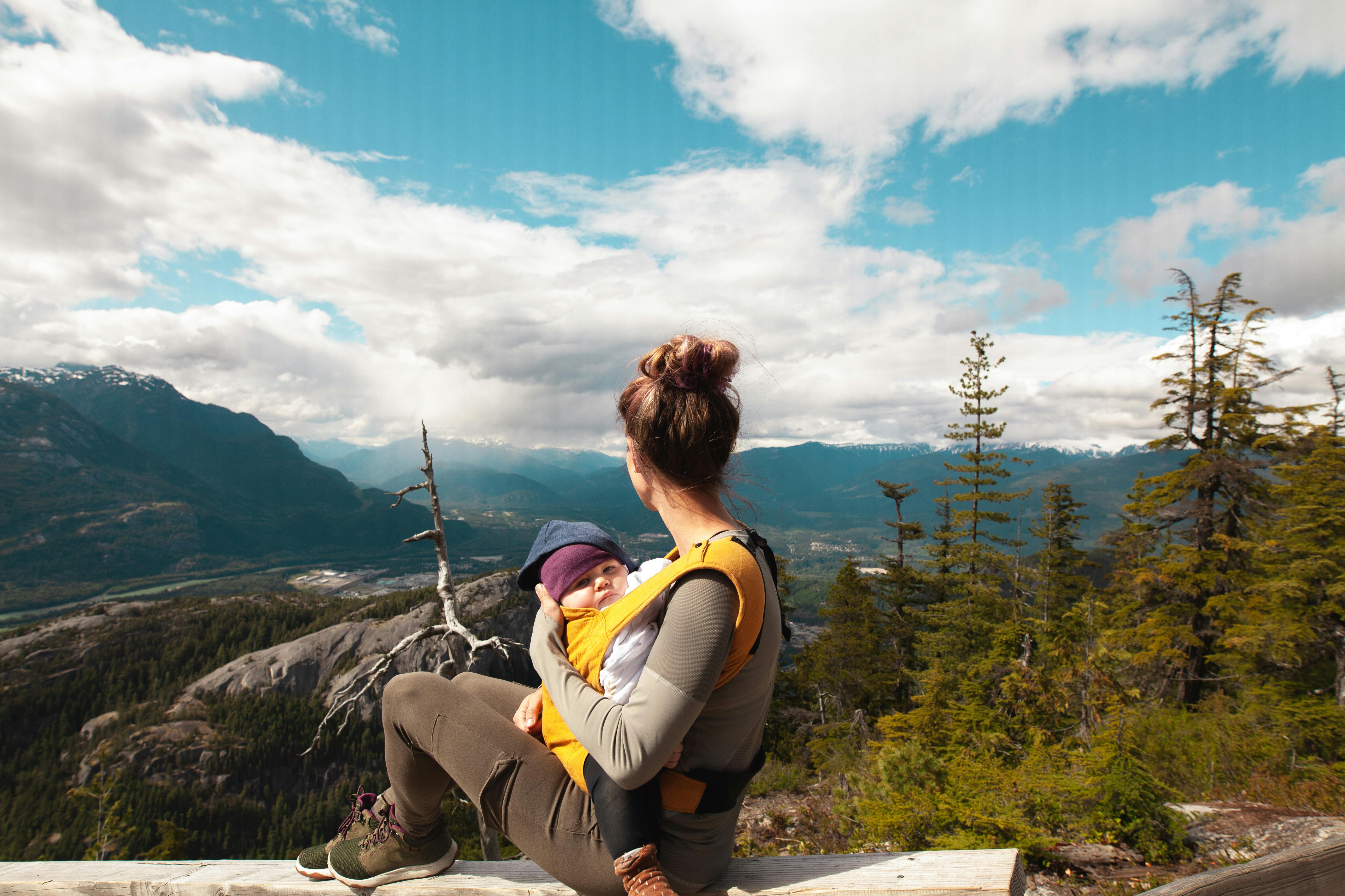 Porte bebe banane : comment bien le choisir pour votre enfant