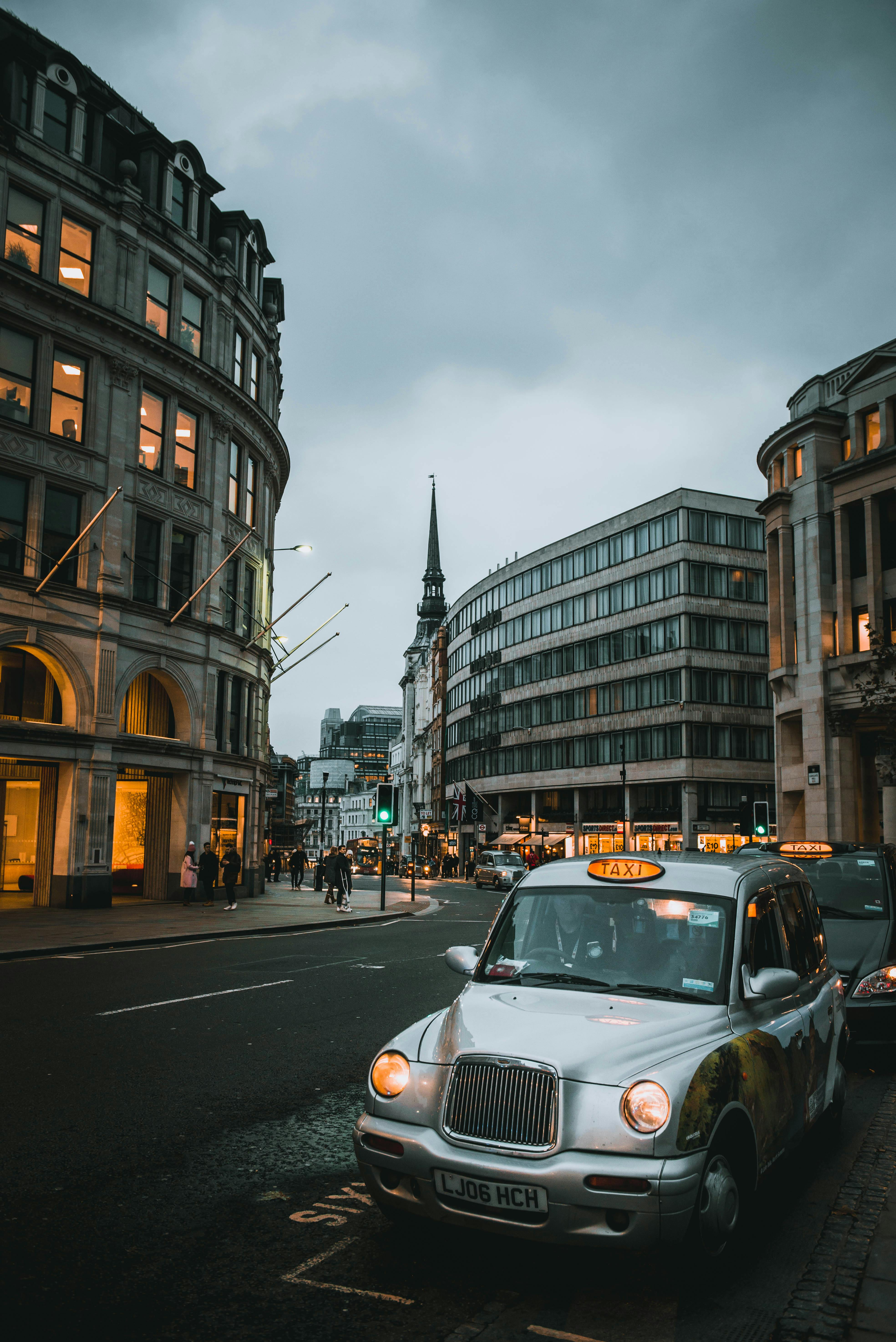 Gatwick Airport Taxi Services – Book Your Ride Now