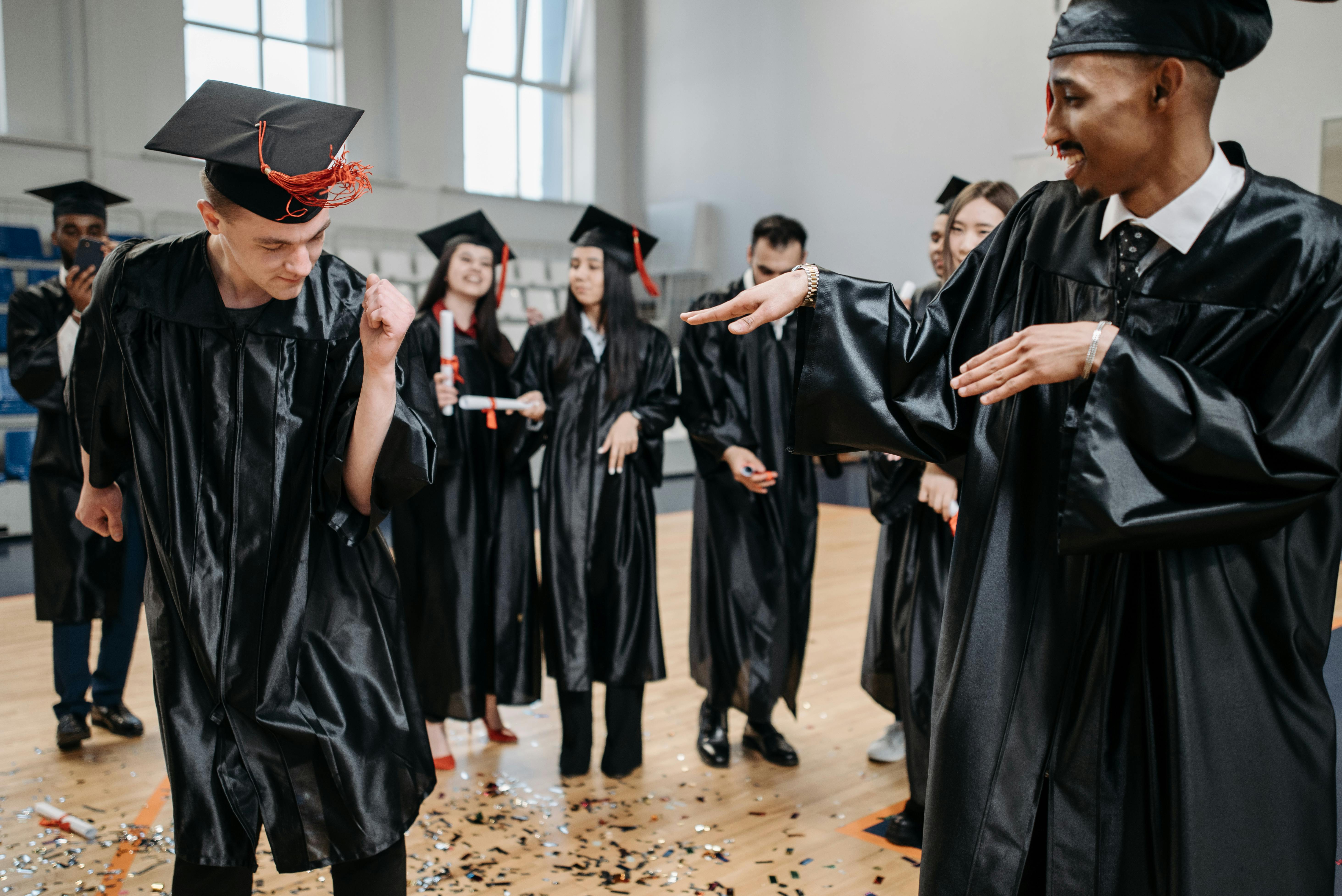 What to Know Before You Buy a Fake Diploma Online
