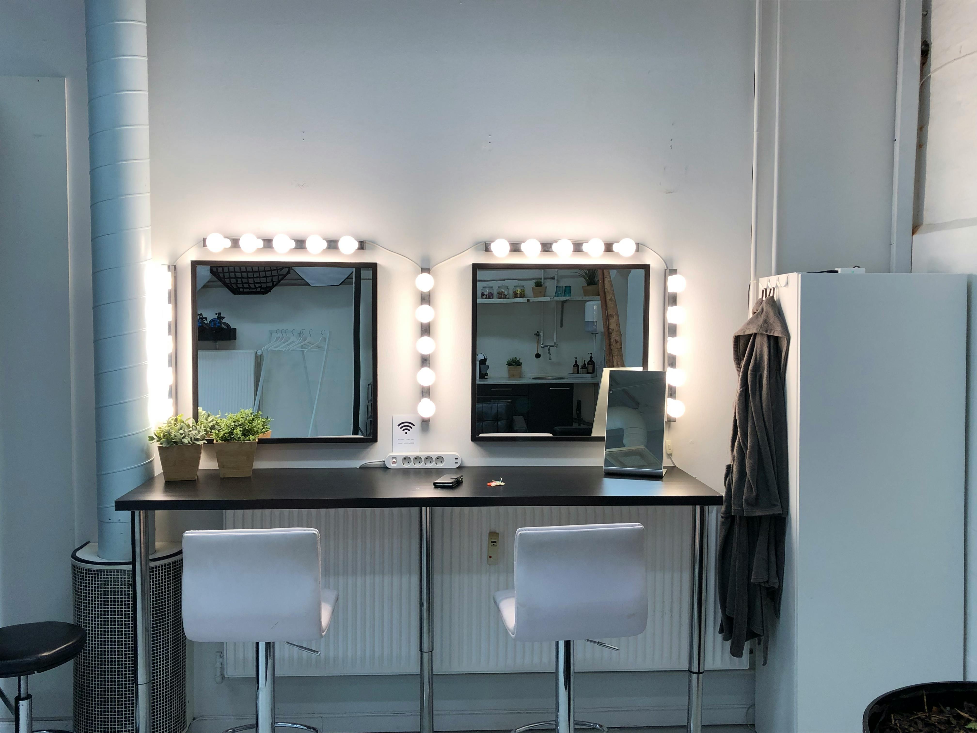 Elegant LED Mirror – A Must-Have for Every Home