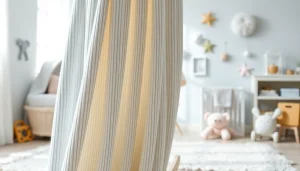 Ribcord stof in een knusse babykamersetting met een zachte kleur en textuur.